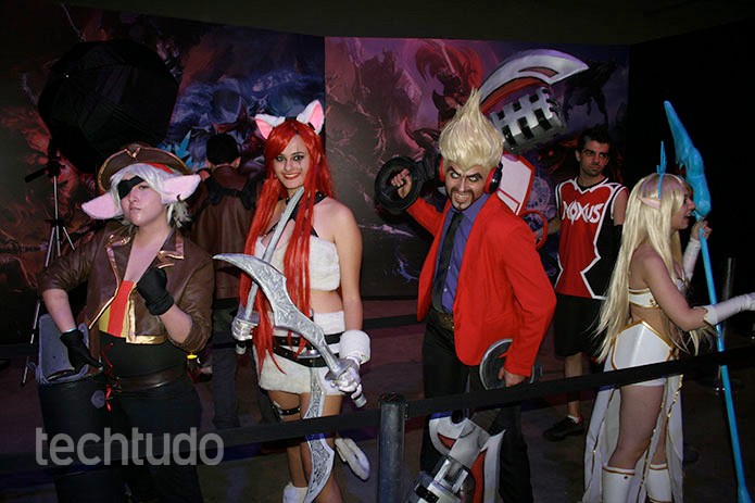 Cosplays agitam a final de League of Legends (Foto: Felipe Vinha / TechTudo)