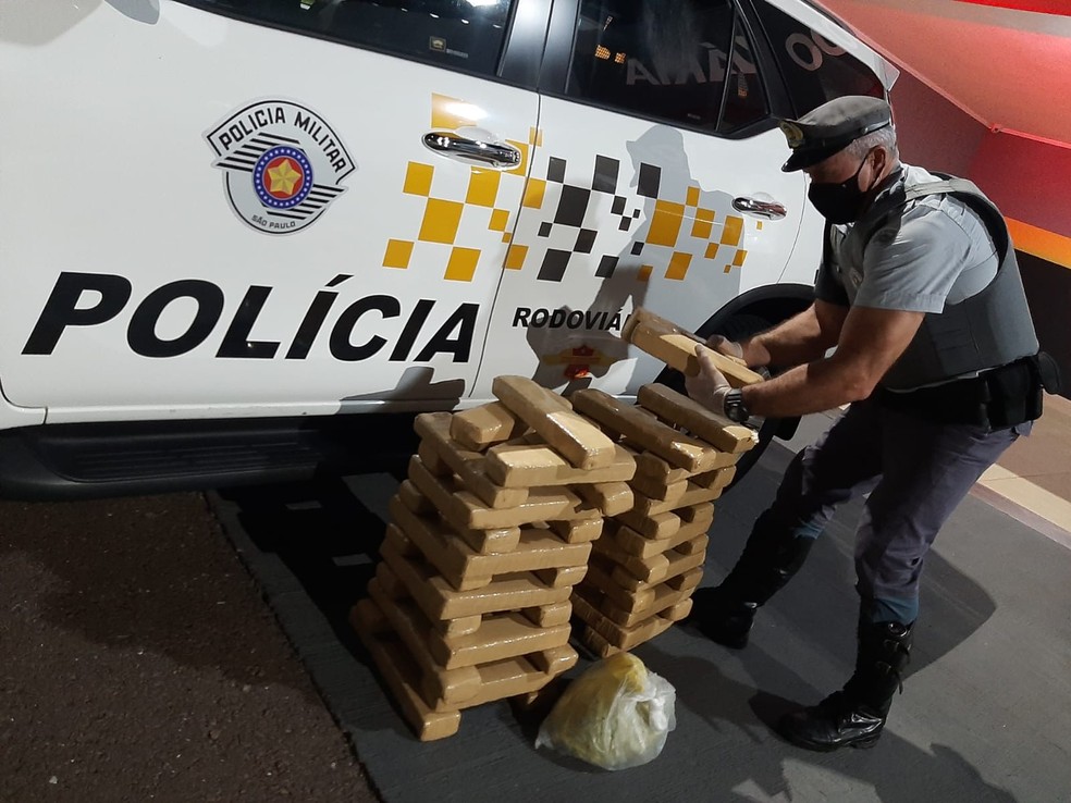 Polícia Rodoviária apreendeu mais de 48 quilos de maconha e skank — Foto: Polícia Rodoviária