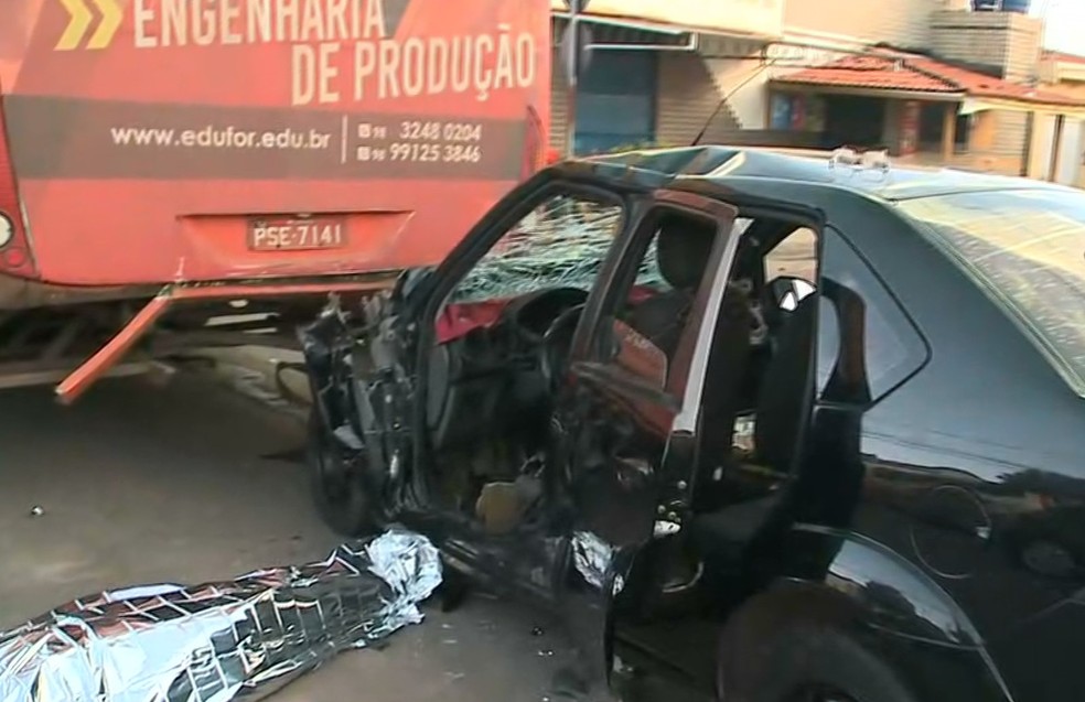 VeÃ­culo bate em Ã´nibus e motorista morre na Avenida LourenÃ§o Vieira da Silva em SÃ£o LuÃ­s â Foto: ReproduÃ§Ã£o/TV Mirante