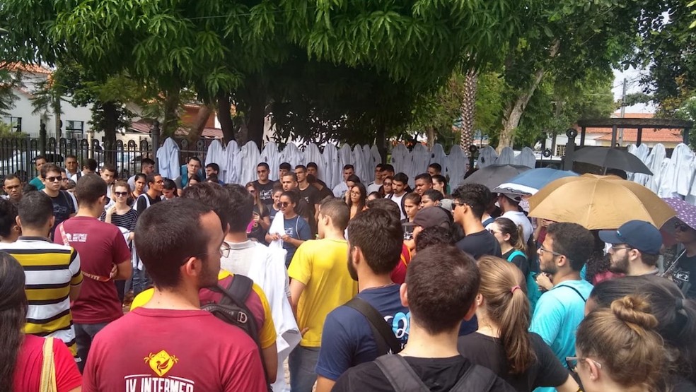 Estudantes de medicina da Uespi protestam em frente à sede do Governo do Estado — Foto: Reprodução/TV Clube