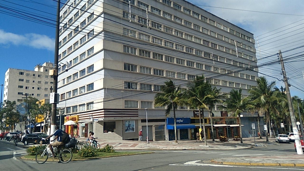Advogado é preso após atirar dentro de apartamento, pedir socorro em sacada e se cortar com vidro no litoral de SP 