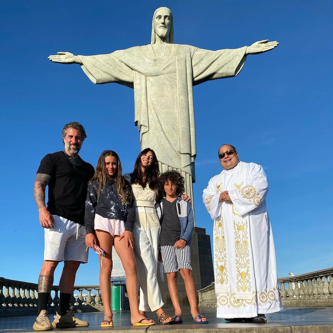 Marcos Mion participa com família de cerimônia no Cristo Redentor (Foto: Reprodução Instagram)