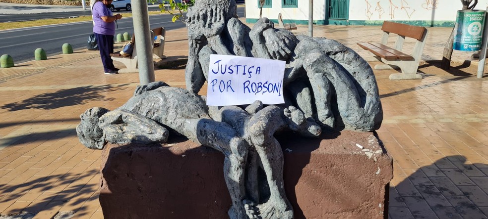 Manifestos pedem justiça por Robson, assassinado na rua por ser andarilho em Cuiabá — Foto: Reprodução