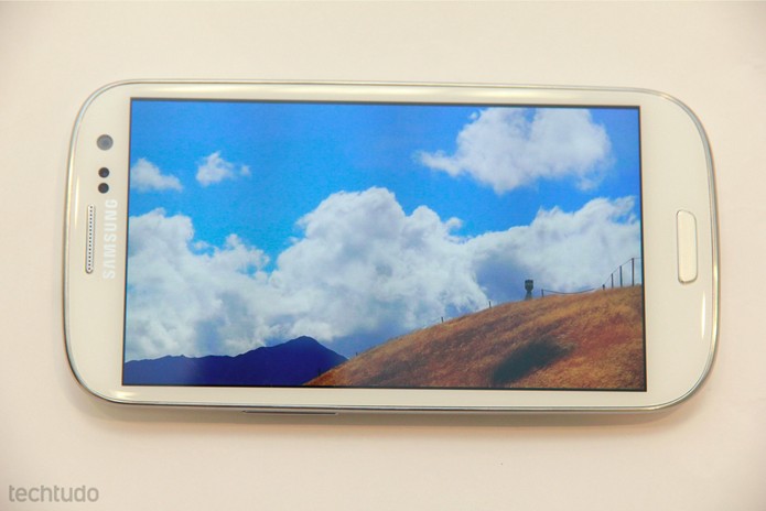 Galaxy S3 e sua tela de alta definição (Foto: Allan Melo/TechTudo)