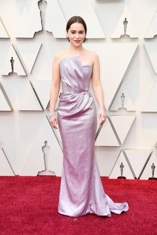 Rosa no Red Carpet do Oscar 2019: Emilia Clarke veste Balmain (Foto:  Getty Images)