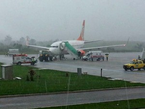 Avião teve problemas durante o pouso em Rio Branco  (Foto: Aline Vieira/ Arquivo pessoal )