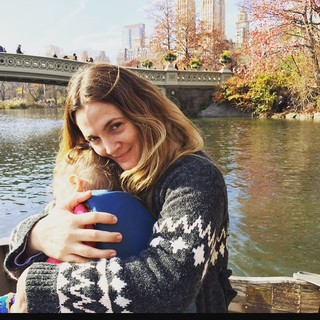 'Sou grata pela minha família', escreveu Drew Barrymore no Instagram