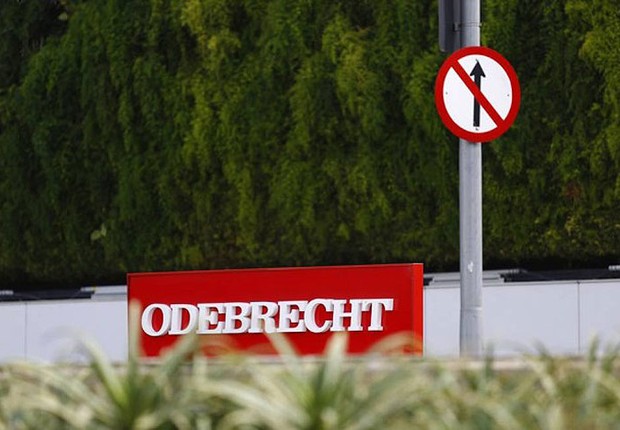 Logo da construtora Odebrecht é visto diante da sede da empreiteira em São Paulo (Foto: Edilson Dantas/Agência O Globo)