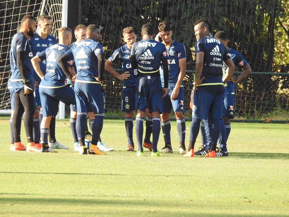 Com Muralha e Mancuello, Rueda treina time reserva para enfrentar Avaí