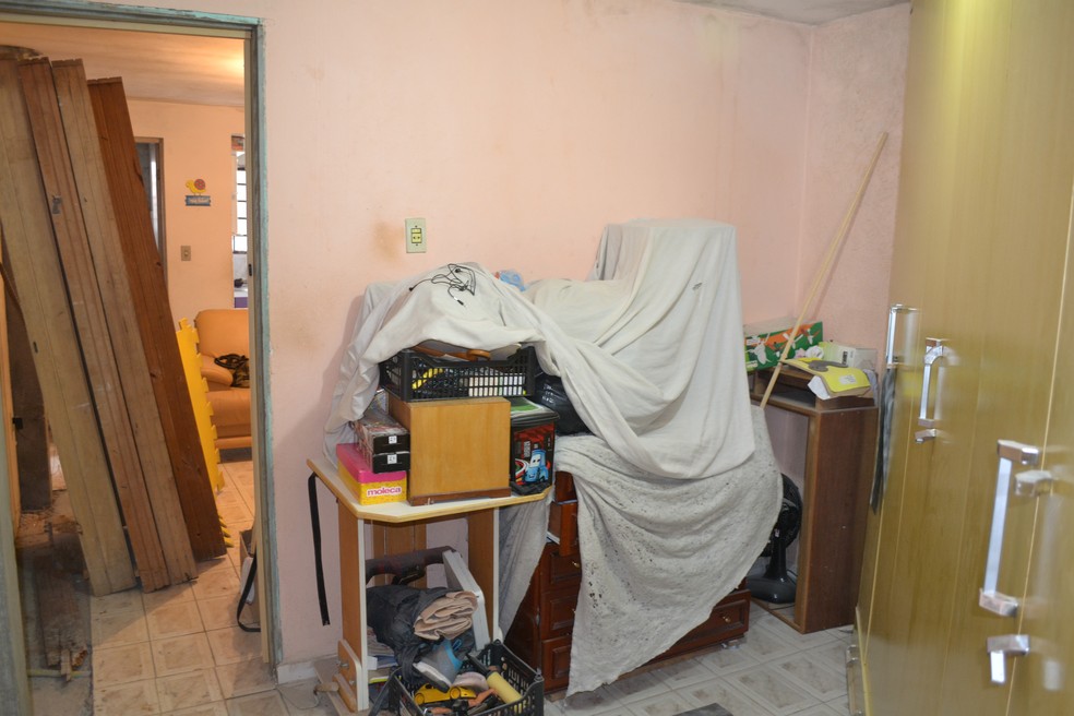 Apesar de pequeno, quarto da antiga casa de Andrey era dividido com os pais.  â Foto: Natan Lira/G1