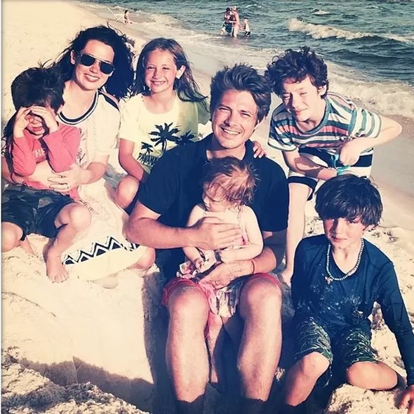Taylor Hanson, sua esposa Natalie Byrant e seus filhos (Foto: Instagram)