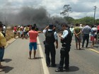 Moradores bloqueiam tráfego na BR-222 no município de Croatá, no CE