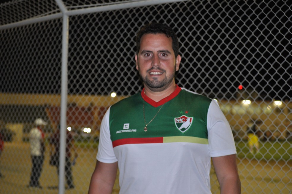João Paulo vai comandar o time principal do Salgueiro nos próximos jogos (Foto: Emerson Rocha)
