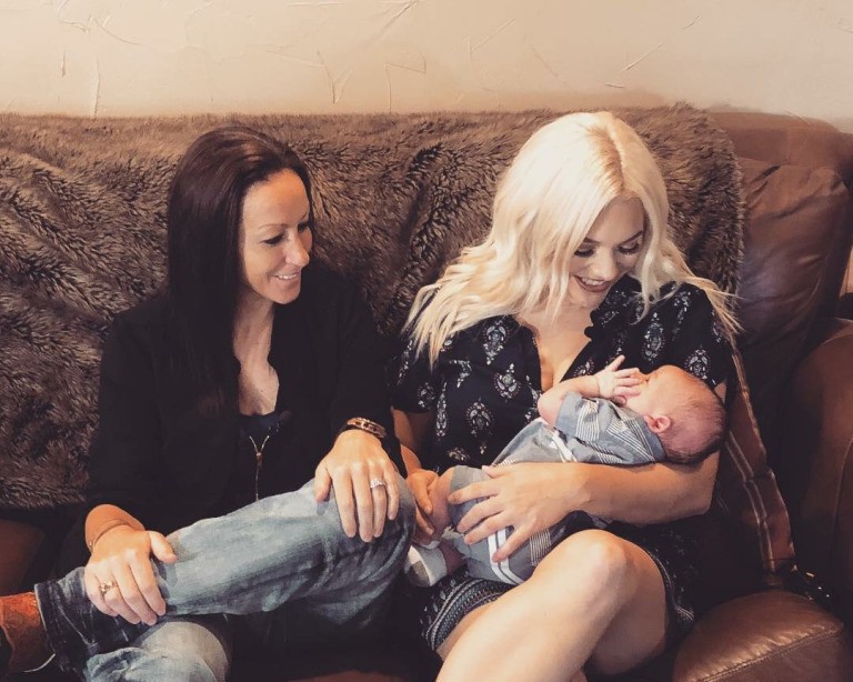 Bliss e  Ashleigh com o filho Stetson (Foto: Reprodução Facebook)