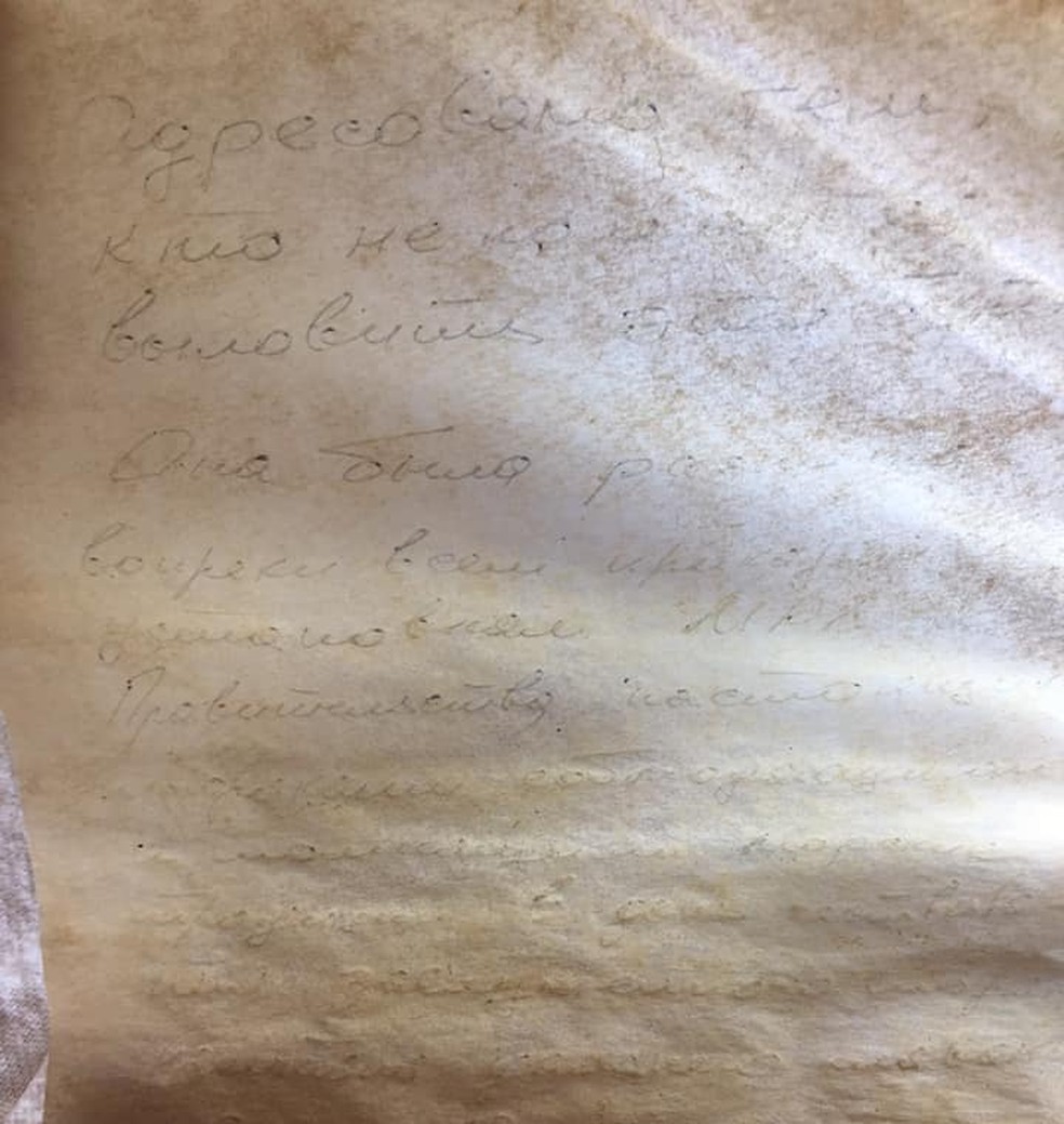 Внутри бутылки найдено письмо с русским текстом - Фото: Paula Souza / Личный Архив