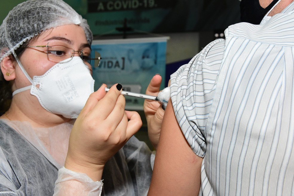 Covid: Mossoró inicia vacinação de pessoas a partir de 37 anos — Foto: Célio Duarte/Secom PMM