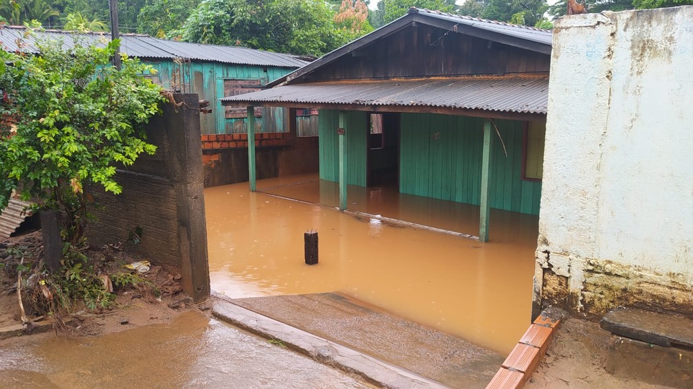 Casa alagada em Ouro Preto do Oeste, RO — Foto: Khauane Farias/Rede Amazônica 