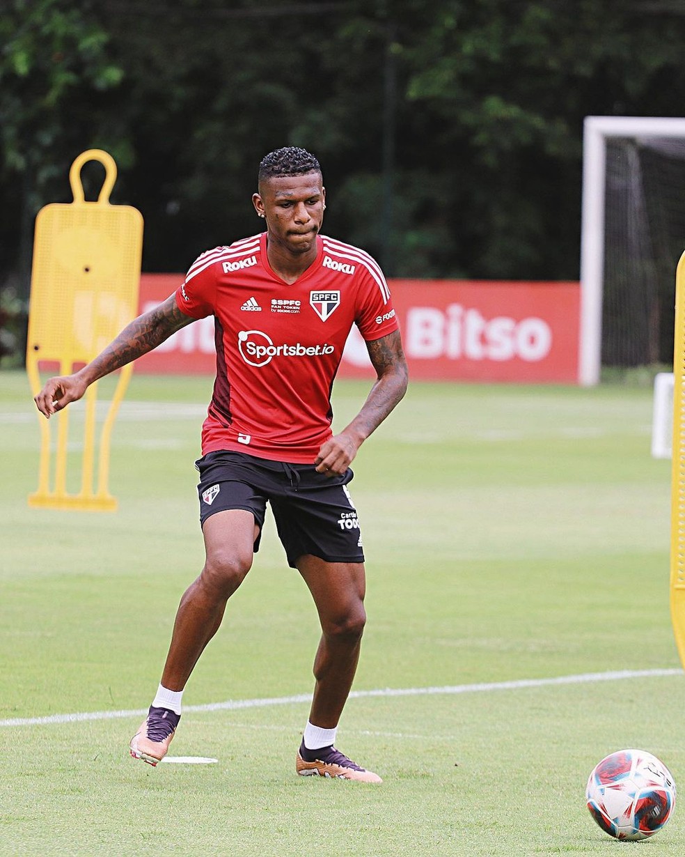 Arboleda em treino pelo São Paulo — Foto: Divulgação