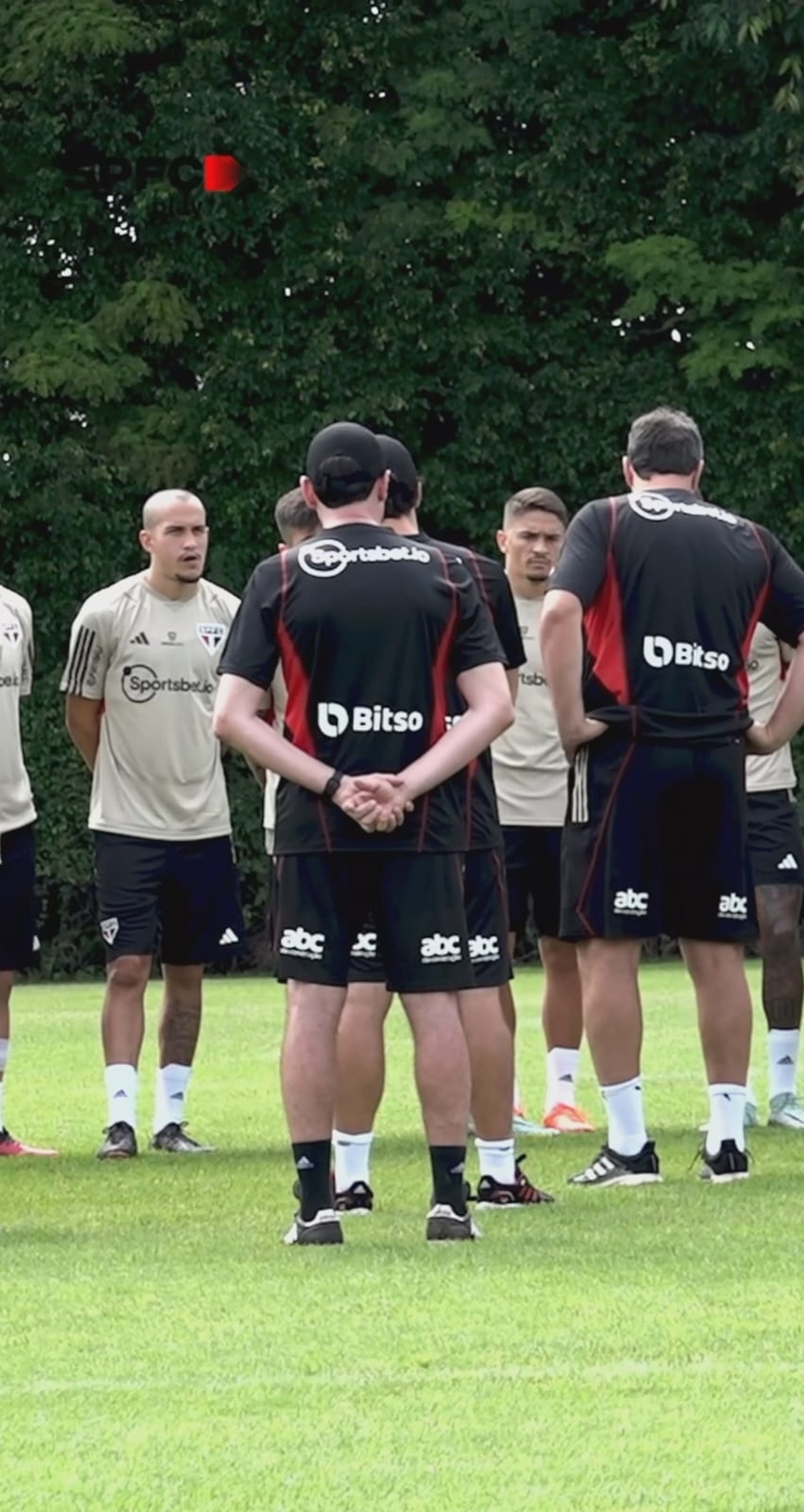 Ceni discute com Marcos Paulo em treino, e jogadores do São Paulo reclamam do técnico com diretoria