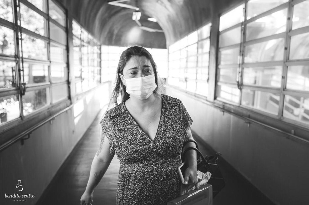 Chegada de Mayara no hospital para o parto da filha — Foto: Bendito Ventre