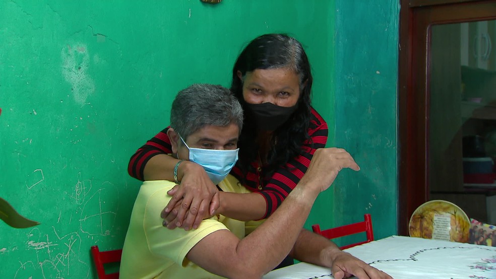 Os irmãos Antônia e Cícero se reencontraram após quase 30 anos em que ele estava desaparecido — Foto: Reprodução/TV Globo