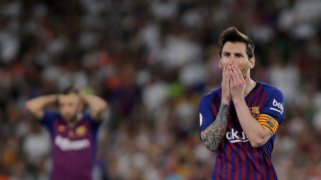 Messi se destacou em temporada irregular do Barcelona