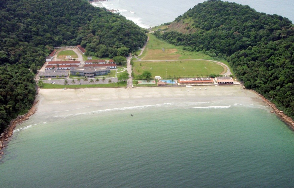 Forte dos Andradas, em Guarujá, SP, possui único acesso terrestre — Foto: Divulgação/1ª Bda AAAe