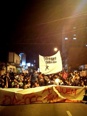 Manifestantes vão as ruas em Caxias do Sul, RS (Foto: Guilherme Pulita/ RBS TV)