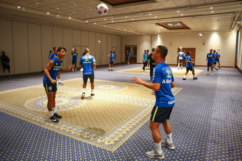 Elenco do Grêmio treina no hotel em Quito — Foto: Lucas Uebel/Divulgação Grêmio