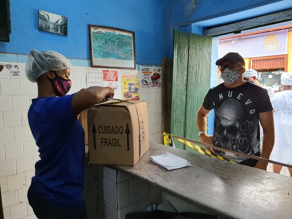 Albernido Cardoso &eacute; baiano, mas morra em S&atilde;o Paulo, e durante passagem pela Bahia foi &agrave; Cachoeira neste m&ecirc;s de junho &agrave; procura do licor &mdash; Foto: Rosival Pinto/Arquivo Pessoal