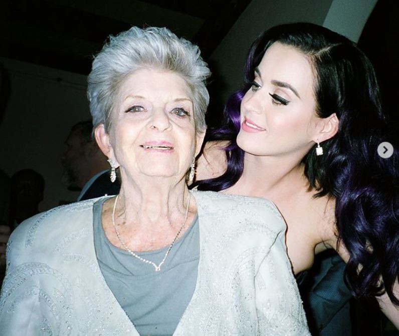 Katy Perry e a avó Ann Pearl Hudson (Foto: Instagram)