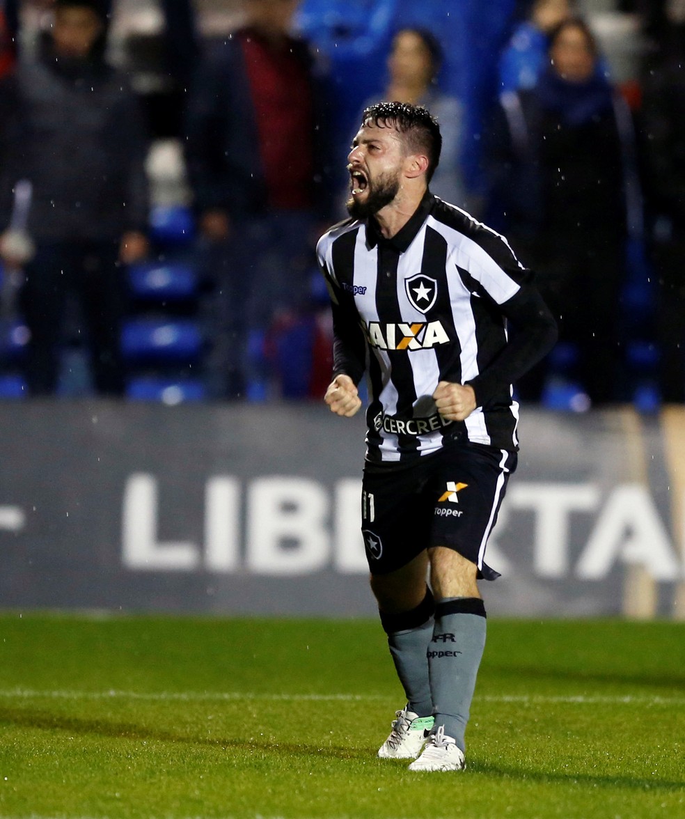 João Paulo Nacional x Botafogo (Foto: Reuters/Andres Stapff)