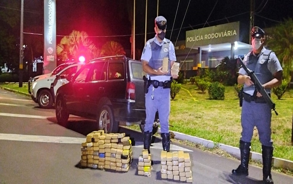 Polícia Rodoviária apreendeu quase 80 quilos de maconha em rodovia de Guararapes  — Foto: Arquivo pessoal 