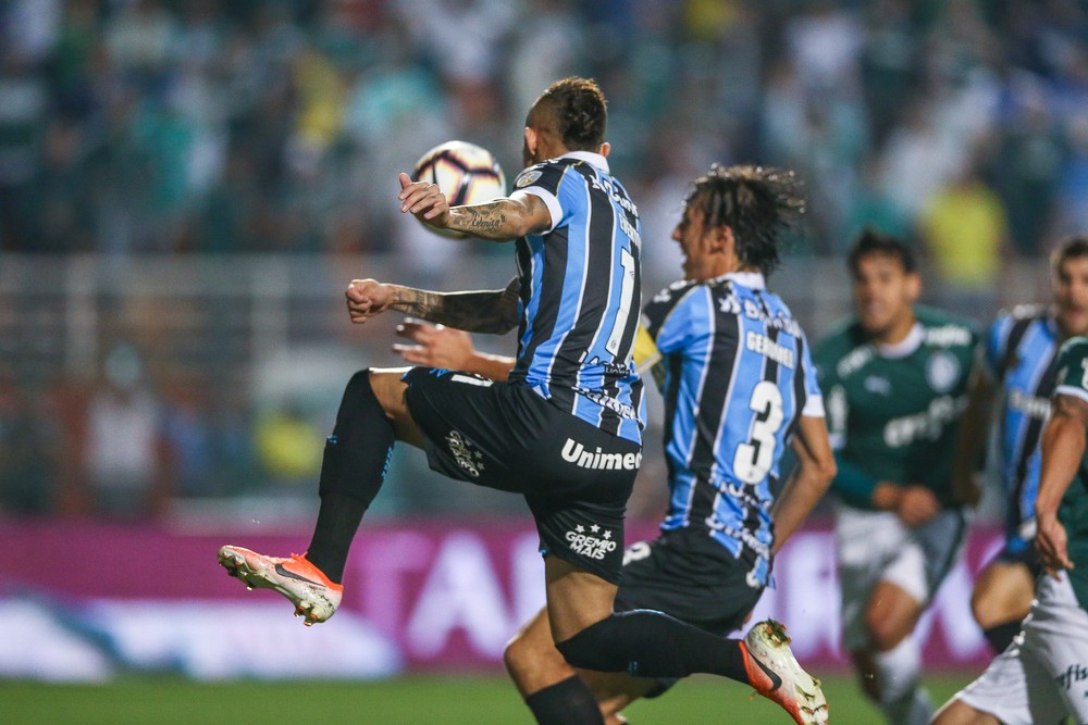 Geromel diz que quase "tirou" gol de Everton contra o Palmeiras: "Foi muito bem em gritar"