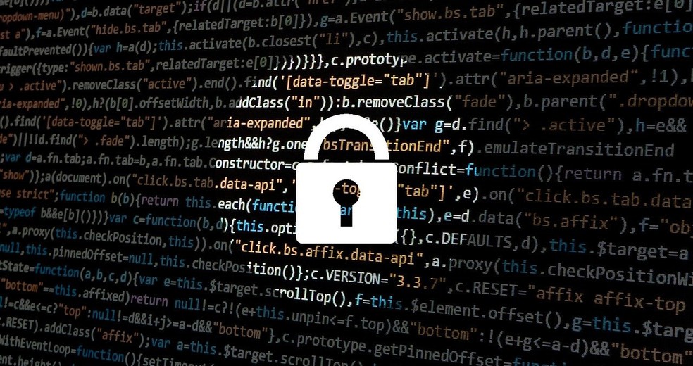 Código do programa espião estava codificado e autenticado por certificado roubado para dificultar a ação de soluções de segurança. — Foto: Darwin Laganzon/Pixabay
