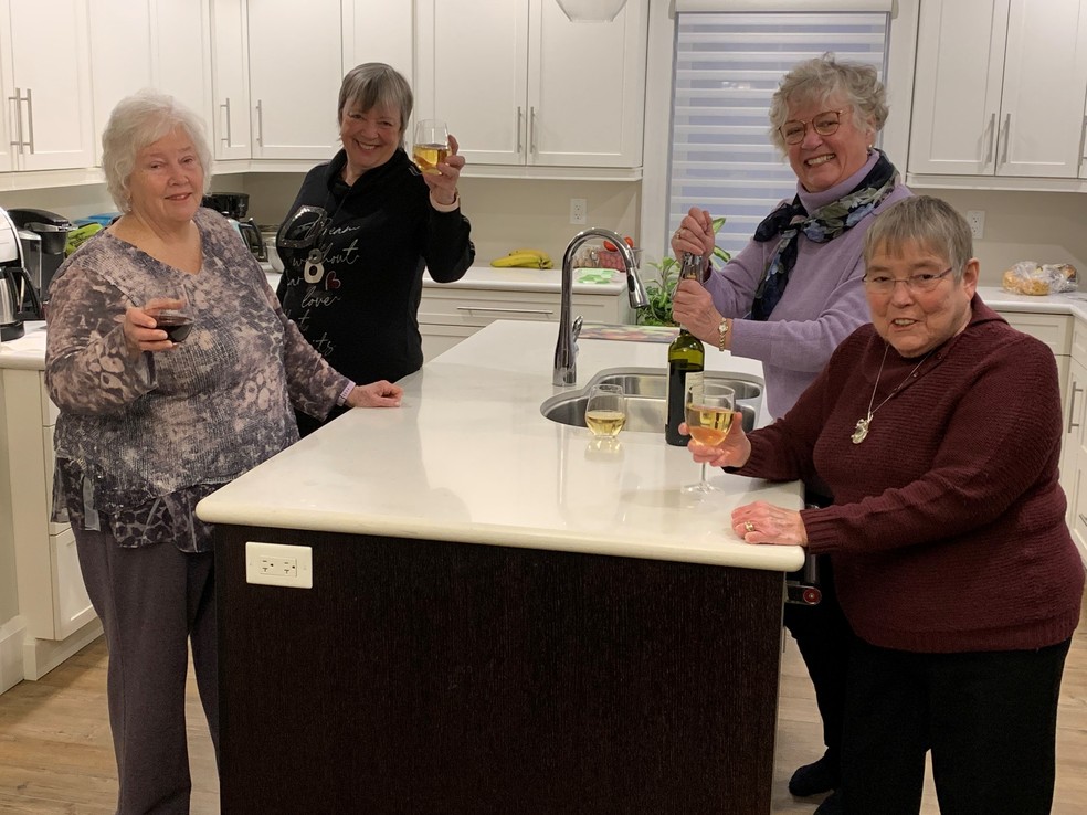 Em sentido hor&aacute;rio, as garotas douradas: Beverly Brown, Sue Micklewright, Louise Bardswich e Sandy McCully  &mdash; Foto: Patricia LeRoux
