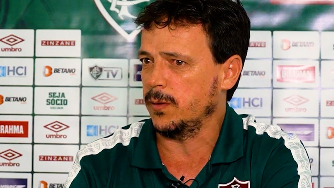 Fernando Diniz comenta posicionamento da defesa em jogo contra o Madureira
