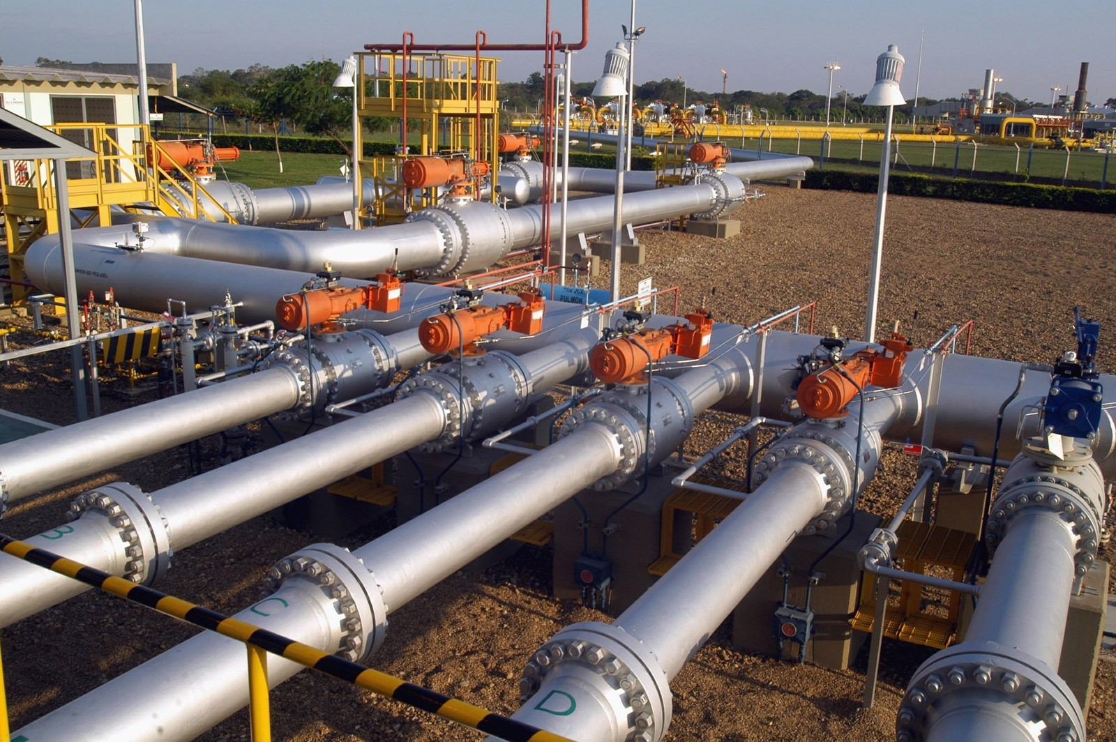 A Petrobra firmou acordo com o Cade para sair do setor de transporte e distribuição de gás natural. A companhia deve vender sua fatia no Gasoduto Brasil-Bolívia (foto)Bloomberg News