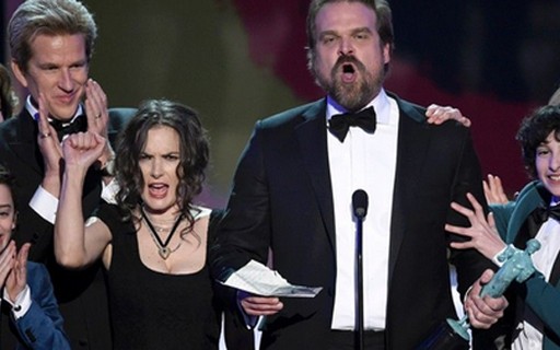Colega De Winona Ryder Comenta Caras E Bocas Durante Premiacao Os Memes Da Winona Sao Epicos Quem Quem News