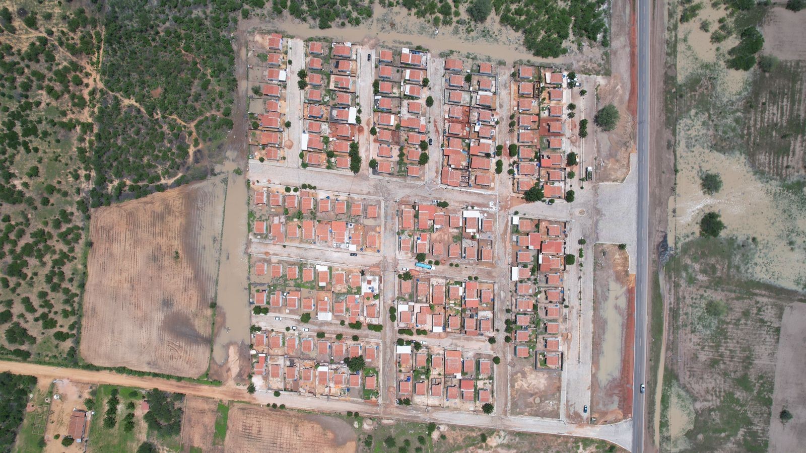 Açude rompe e água inunda comunidade no interior do RN