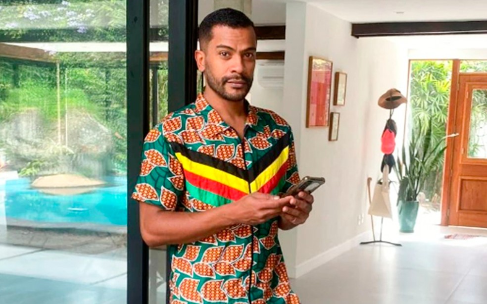 Samuel de Assis dá vida a seu primeiro protagonista em Vai na Fé — Foto: Reprodução