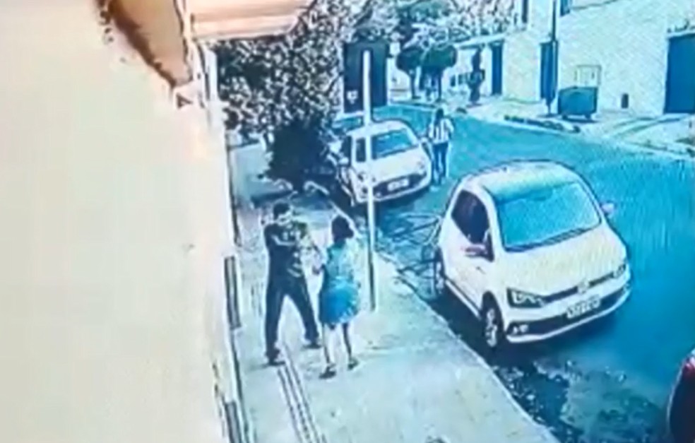 Imagens mostram momento em que homem mata ex na Região da Pampulha, em BH — Foto: Reprodução/TV Globo