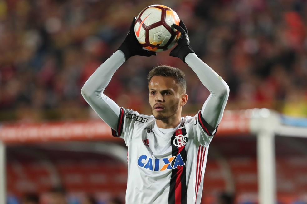 Rene contra o Santa Fe, na Colômbia: obrigação 100% defensiva nesta partida (Foto: Gilvan de Souza / Flamengo)