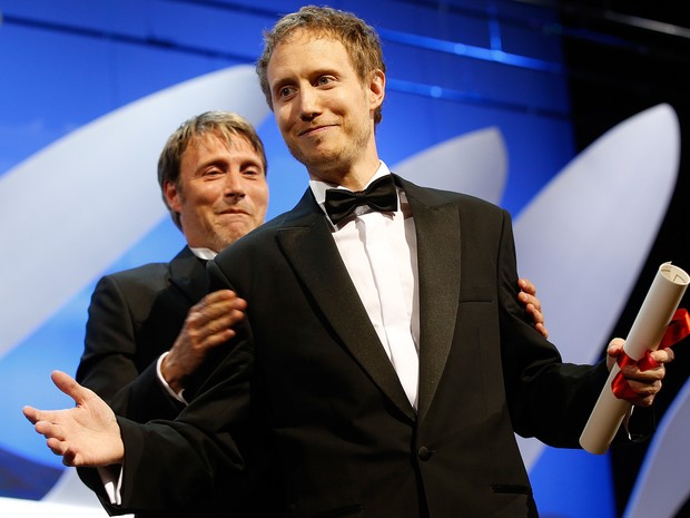 O húngaro Laszlo Nemes comemora a vitória na categoria grande prêmio pelo filme &#39;Saul Fia&#39; (Foto: Valery Hache / AFP)
