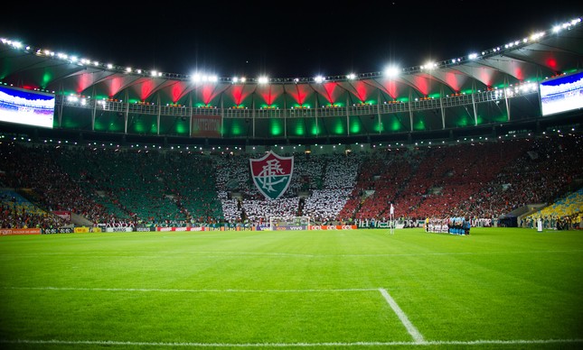 Torcida do Fluminense faz mosaico no Maracanã