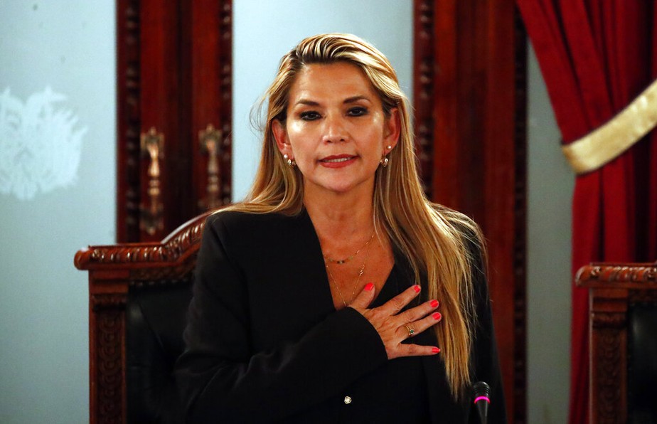 Senadora Jeanine Áñez se declara presidente da Bolívia | Mundo ...