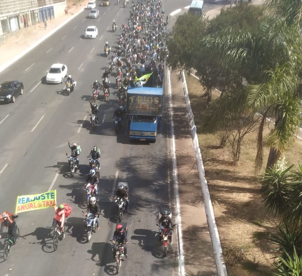 Entregadores de aplicativo protestam em Brasília por melhorias na condição de trabalho — Foto: PMDF/Divulgação