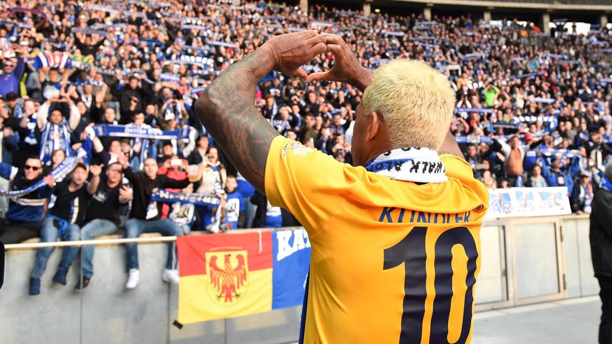 Marcelinho Paraíba leva 25 mil pessoas em jogo de despedida pelo Hertha