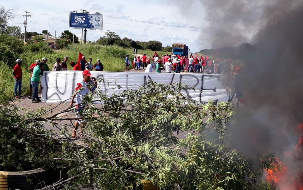 ManifestaÃ§Ã£o em Ponto Novo (Foto: DivulgaÃ§Ã£o/MST)