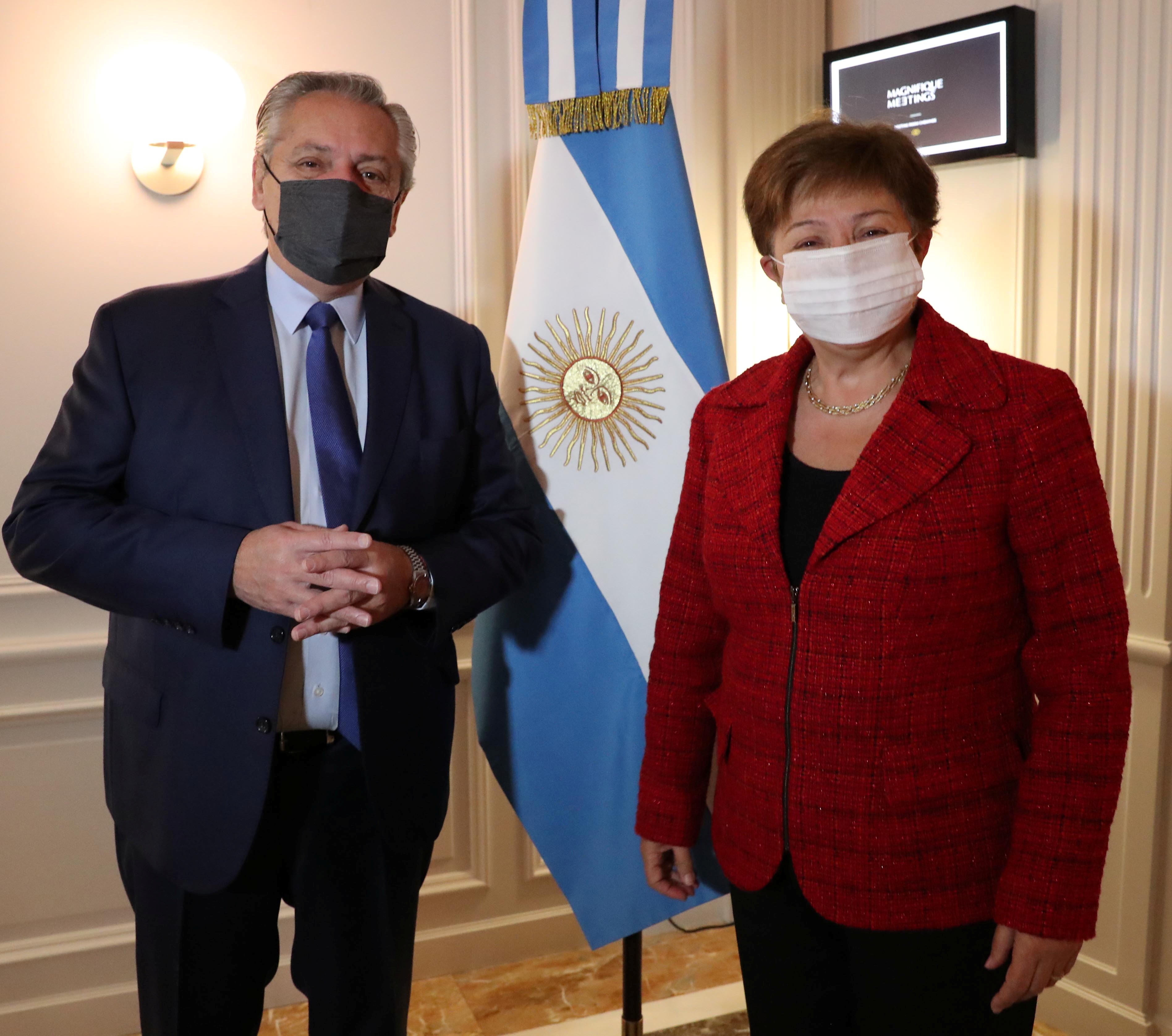 Presidente argentino se reúne com chefe do FMI e busca acordo rápido thumbnail